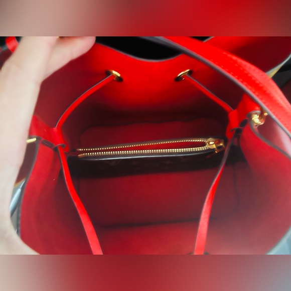 💯 % AUTHENTIC LOUIS VUITTON BAG WITH RECEIPT. - Picture 4 of 8